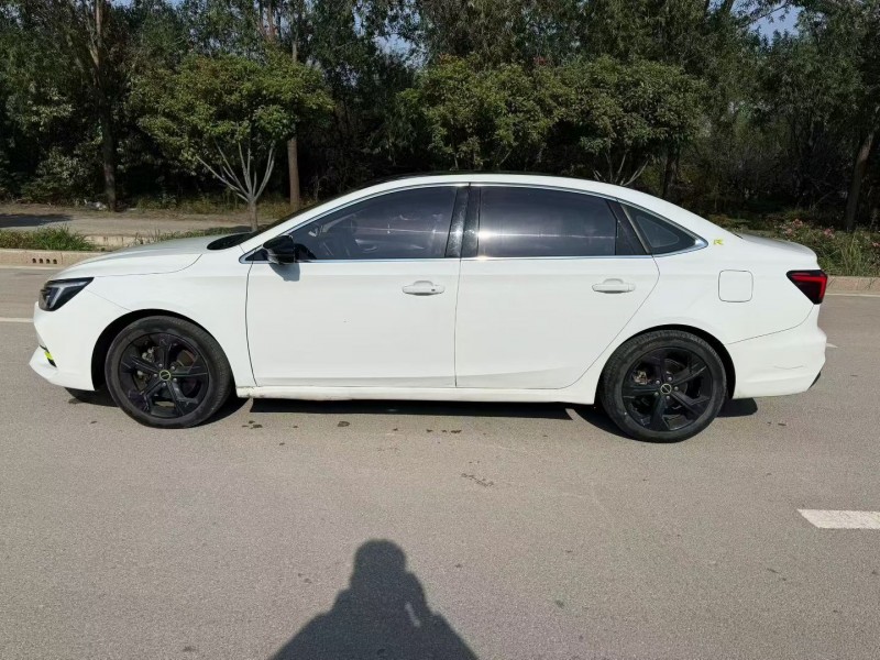 泰安21年荣威i67