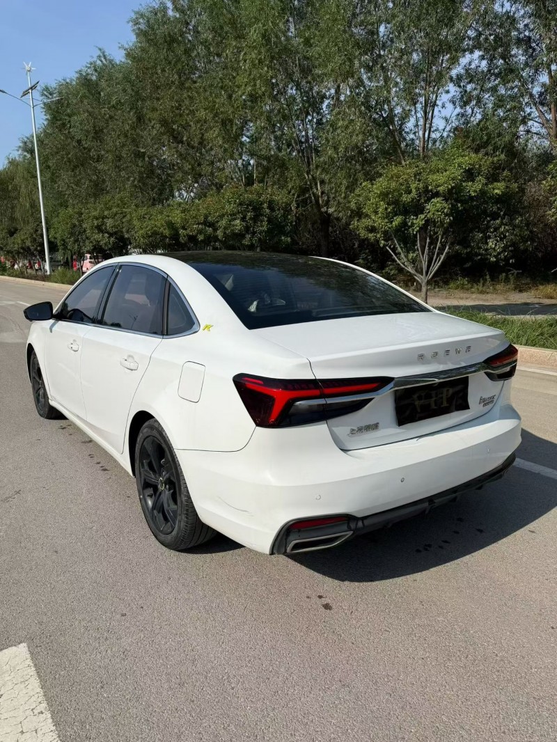 泰安21年荣威i68