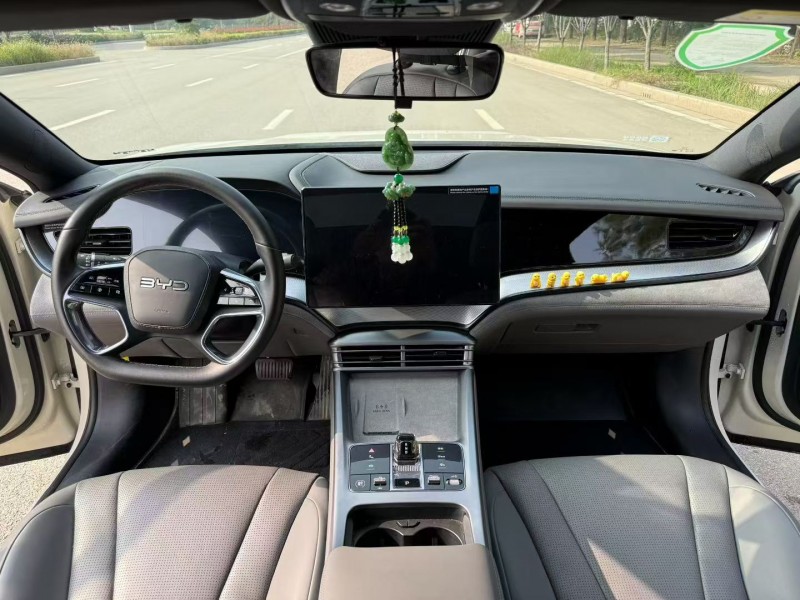 济宁24年比亚迪海豹5