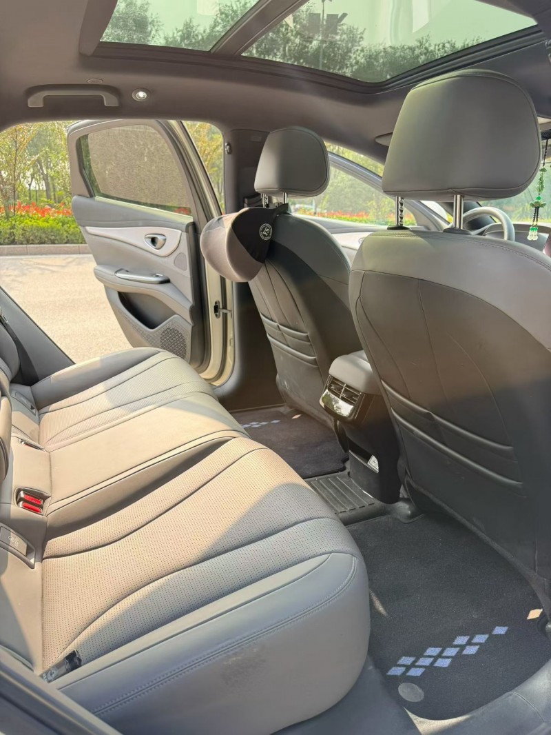 济宁24年比亚迪海豹6