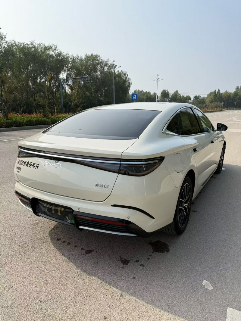 济宁24年比亚迪海豹9