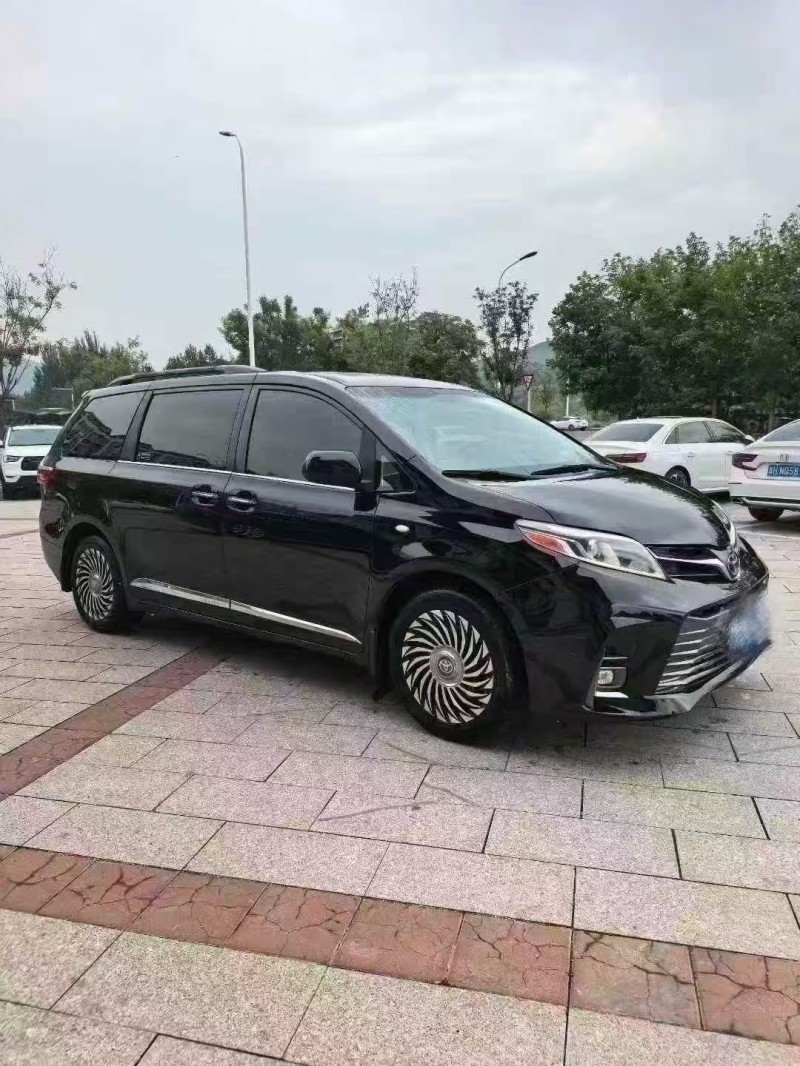 邢台16年丰田塞纳2