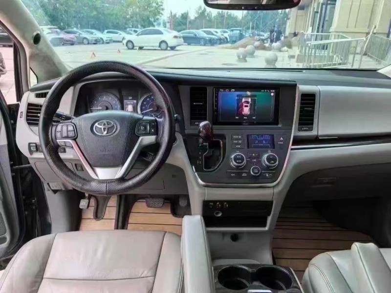 邢台16年丰田塞纳6