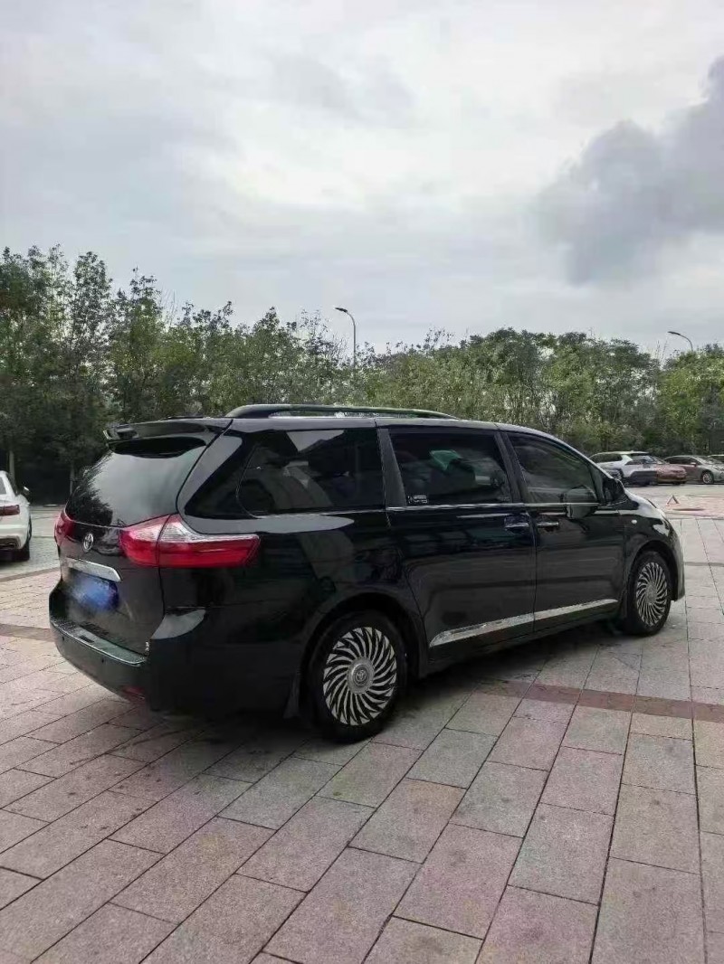 邢台16年丰田塞纳7