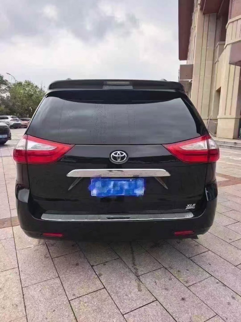 邢台16年丰田塞纳9