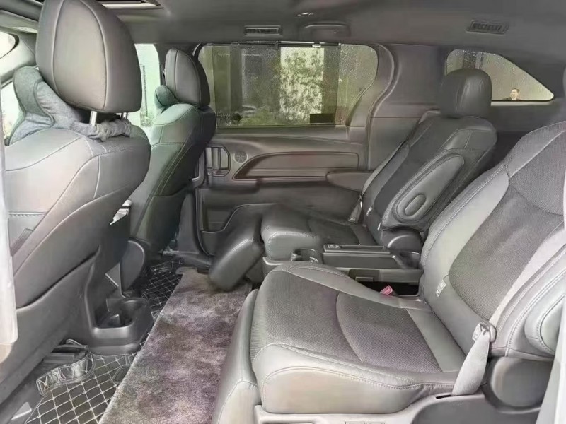 深圳22年丰田塞纳4