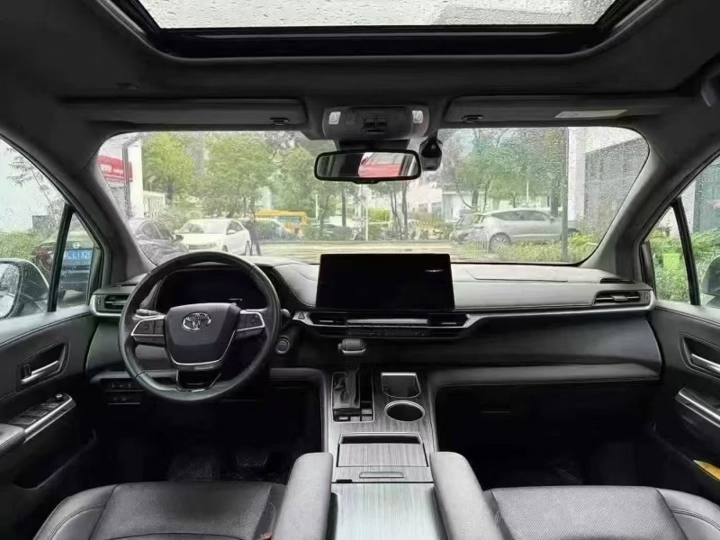 深圳22年丰田塞纳5