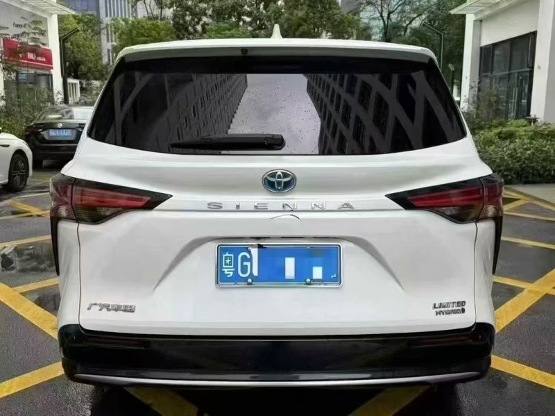 深圳22年丰田塞纳9