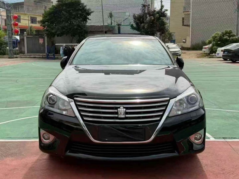 深圳14年丰田皇冠1