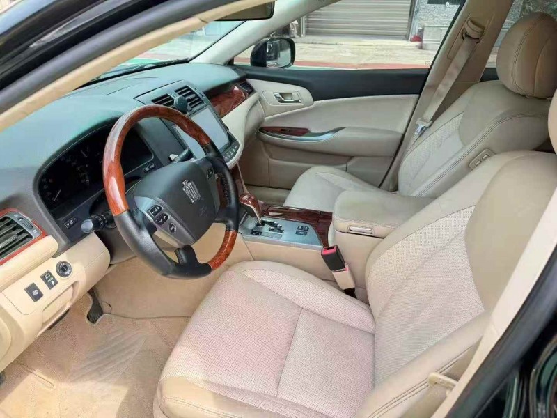 深圳14年丰田皇冠5