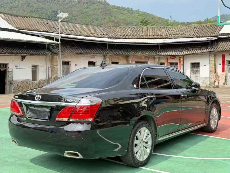 深圳14年丰田皇冠8
