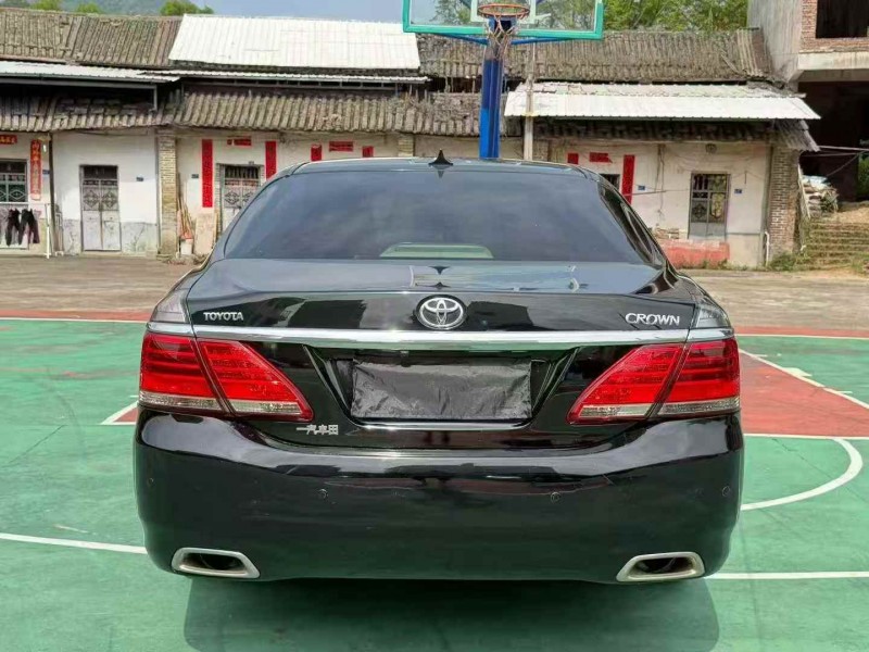 深圳14年丰田皇冠9