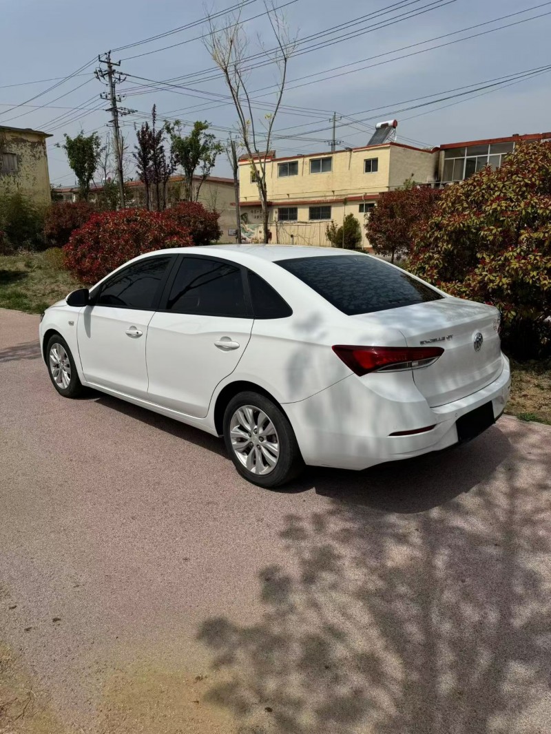 济宁21年别克英朗8