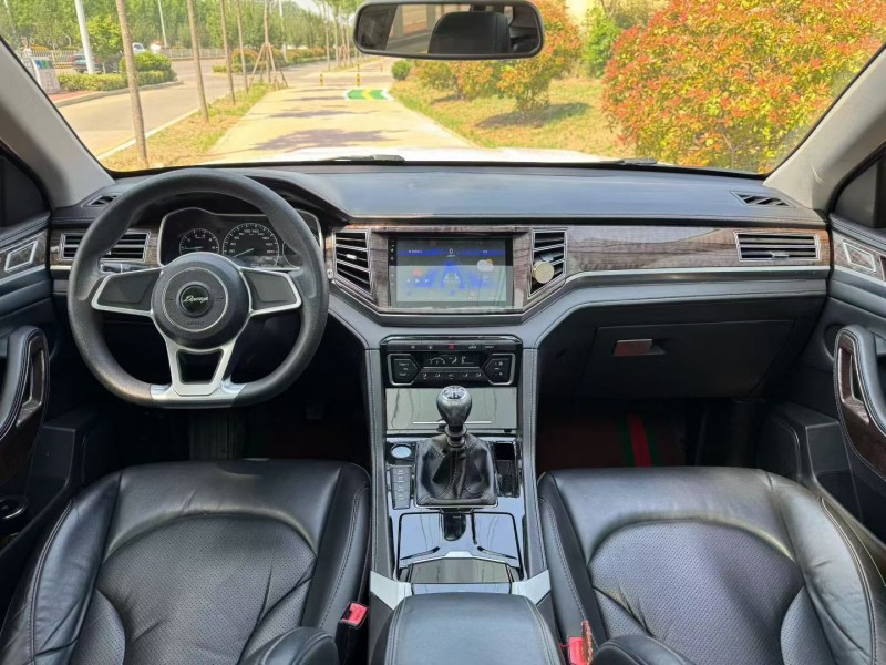 泰安19年众泰大迈X76