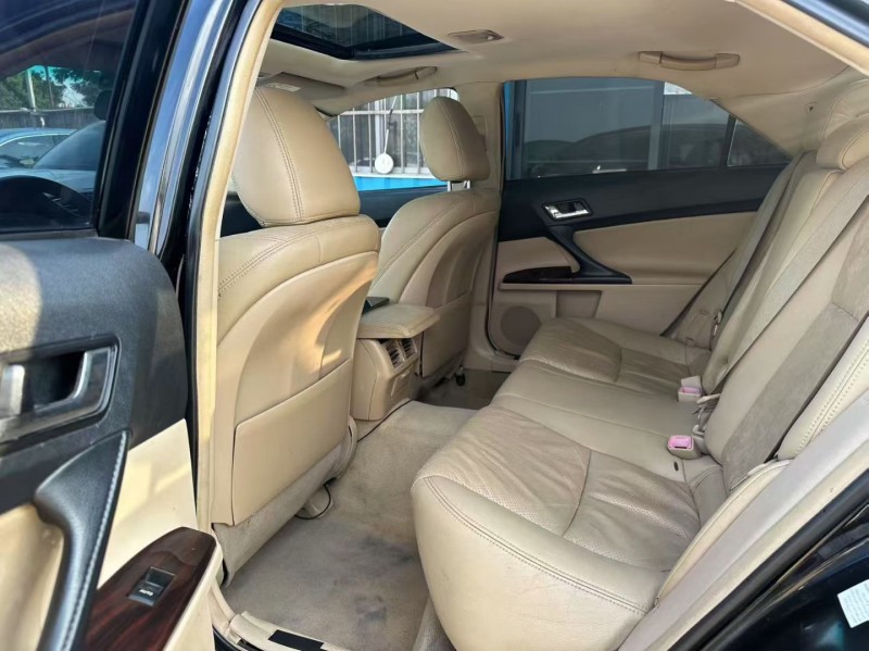 汕头13年丰田锐志6