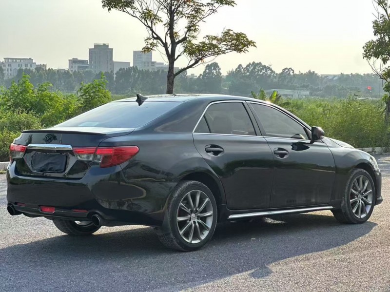 汕头13年丰田锐志8