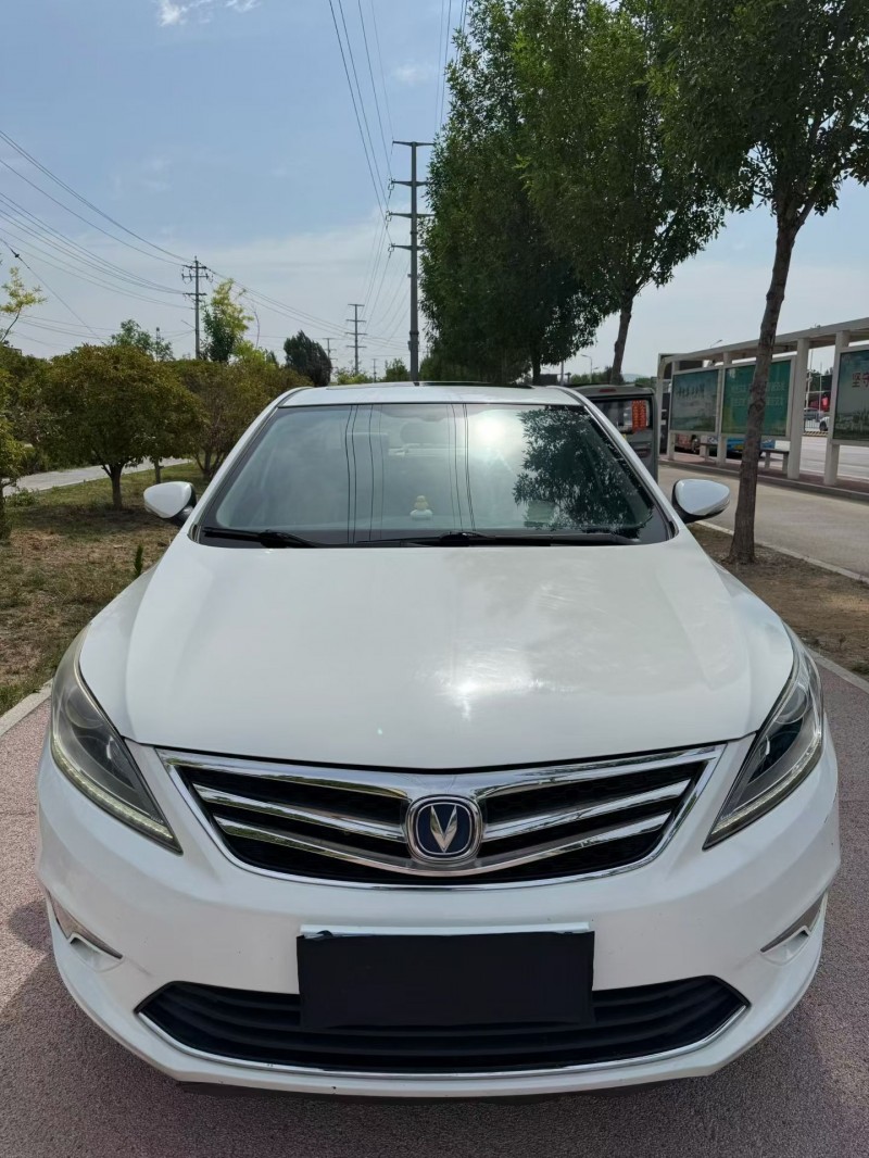 泰安17年长安汽车逸动1