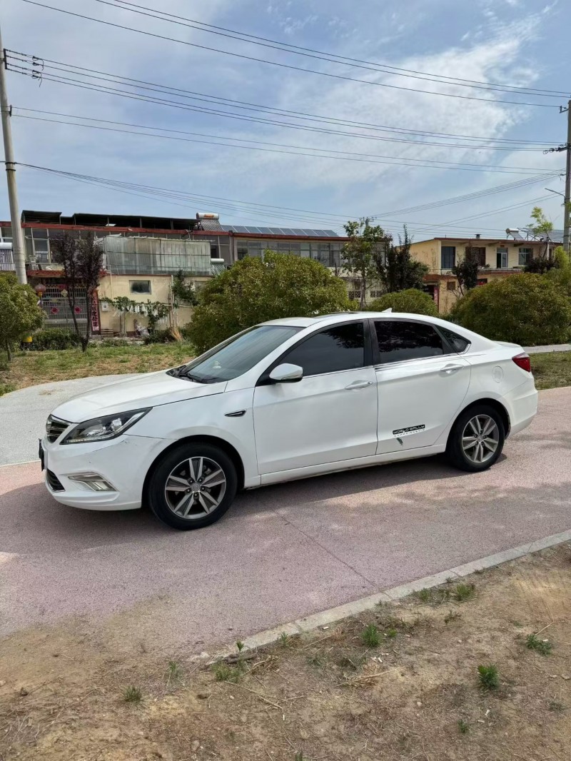 泰安17年长安汽车逸动3