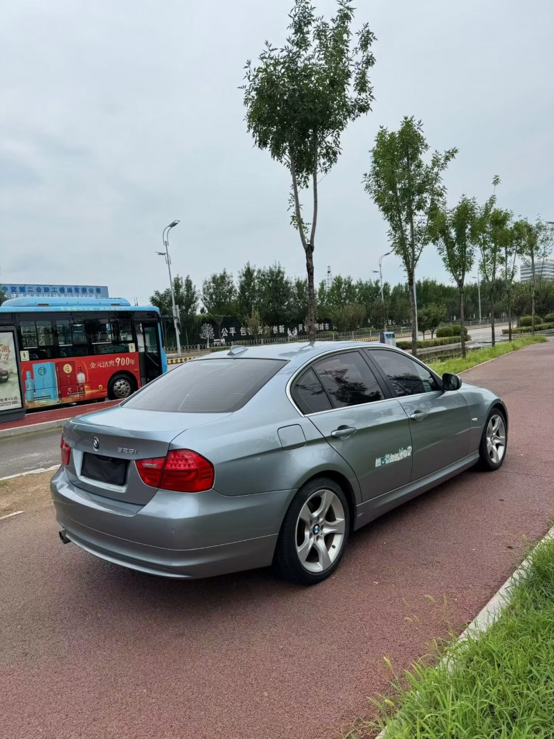 济宁11年宝马3系7