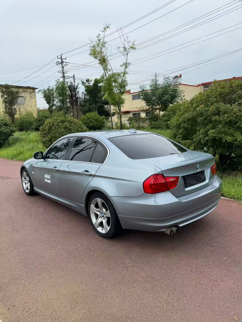 济宁11年宝马3系8