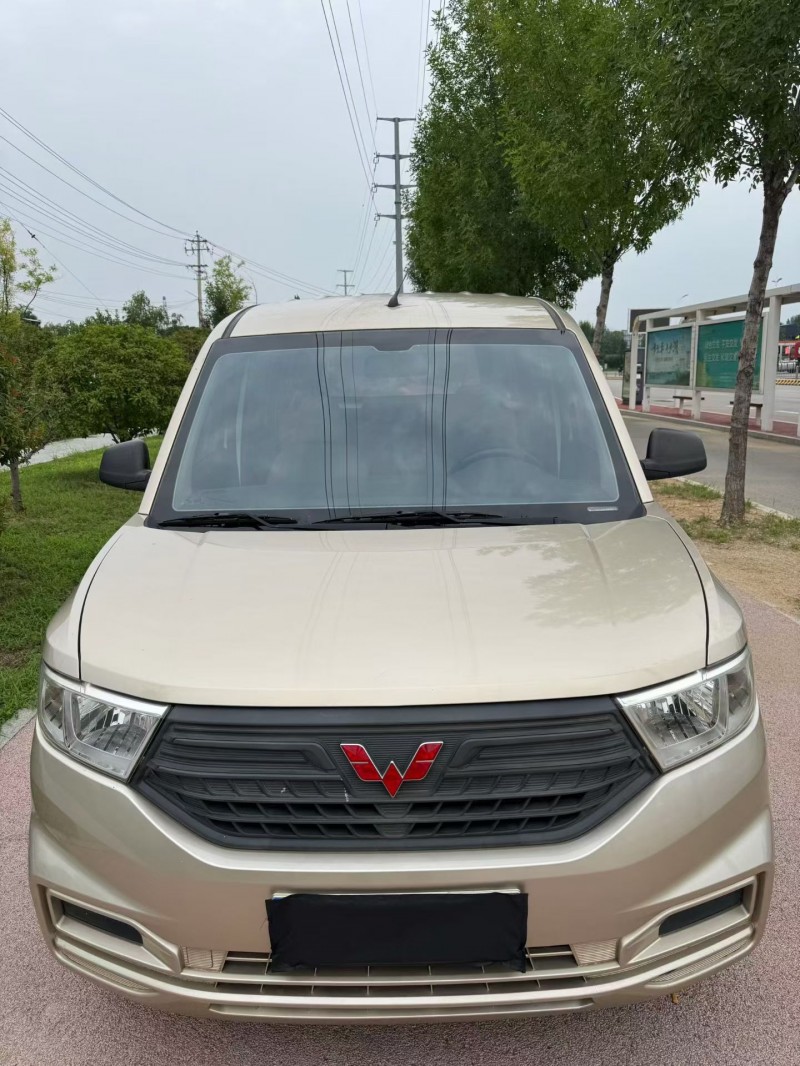 青岛21年五菱汽车荣光1