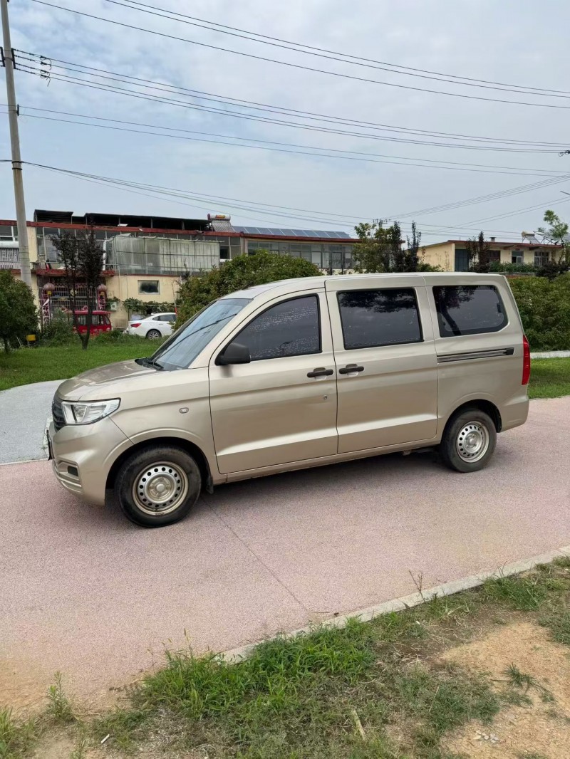 青岛21年五菱汽车荣光2