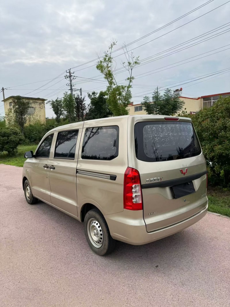 青岛21年五菱汽车荣光7