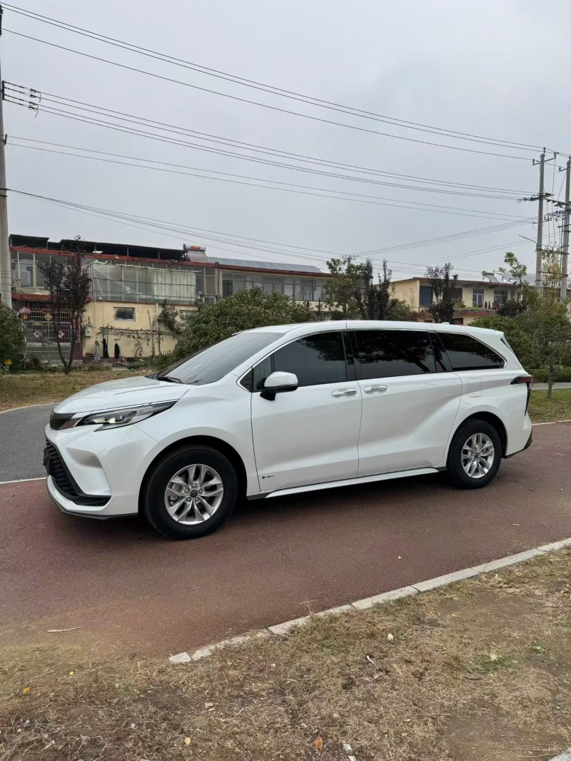 青岛25年丰田格瑞维亚2