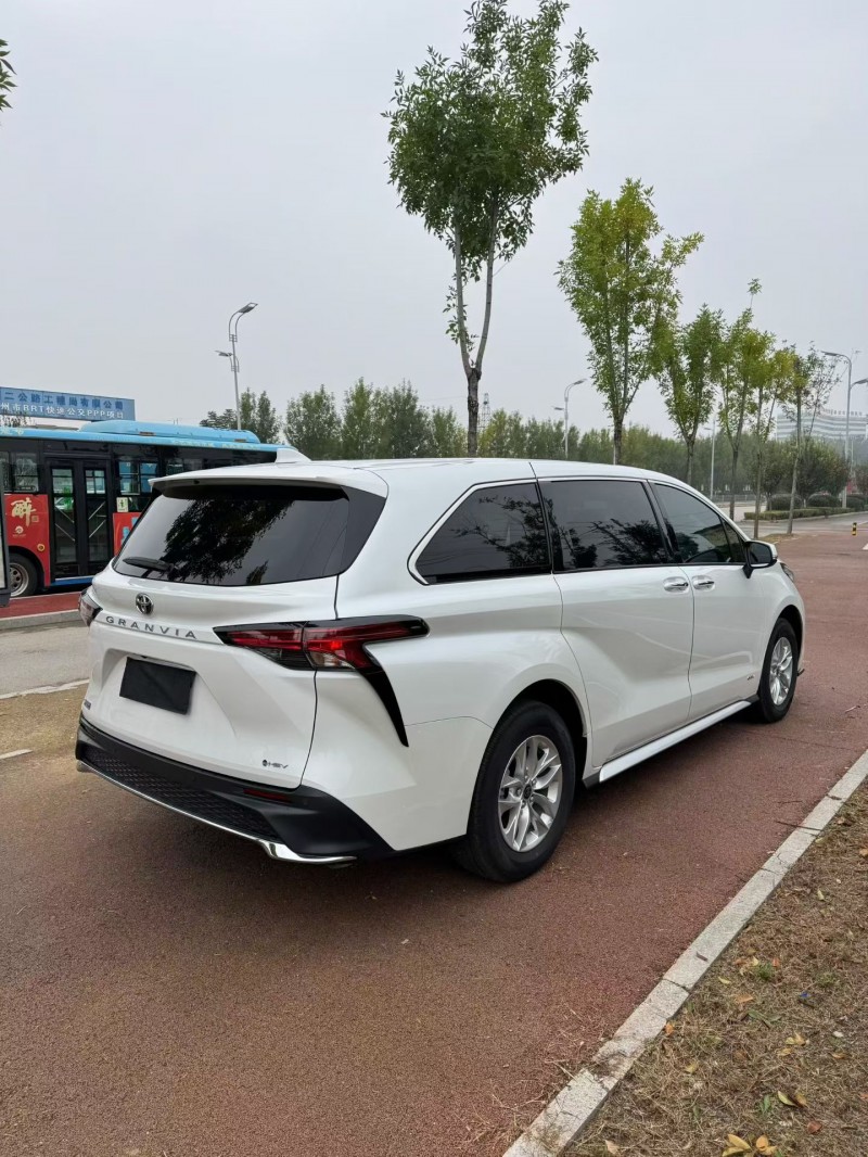 青岛25年丰田格瑞维亚8