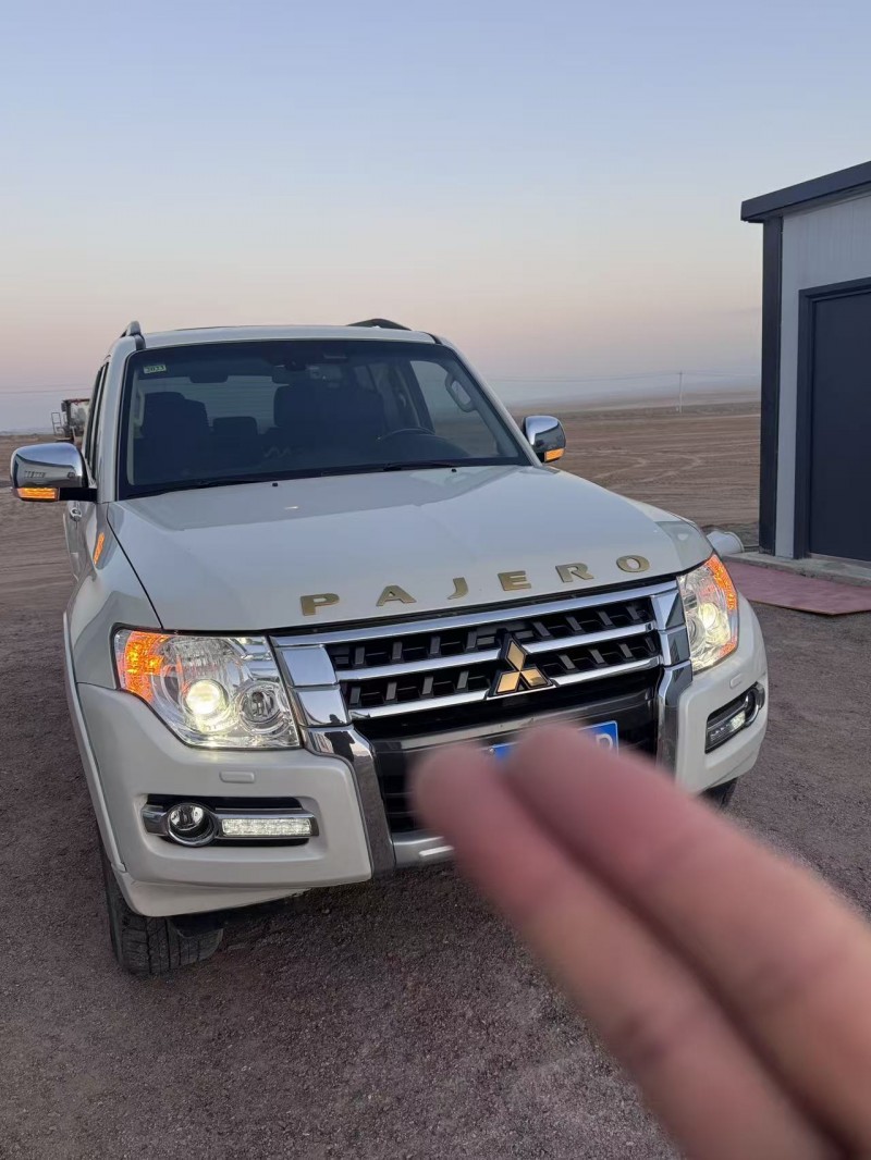 临夏19年三菱帕杰罗1