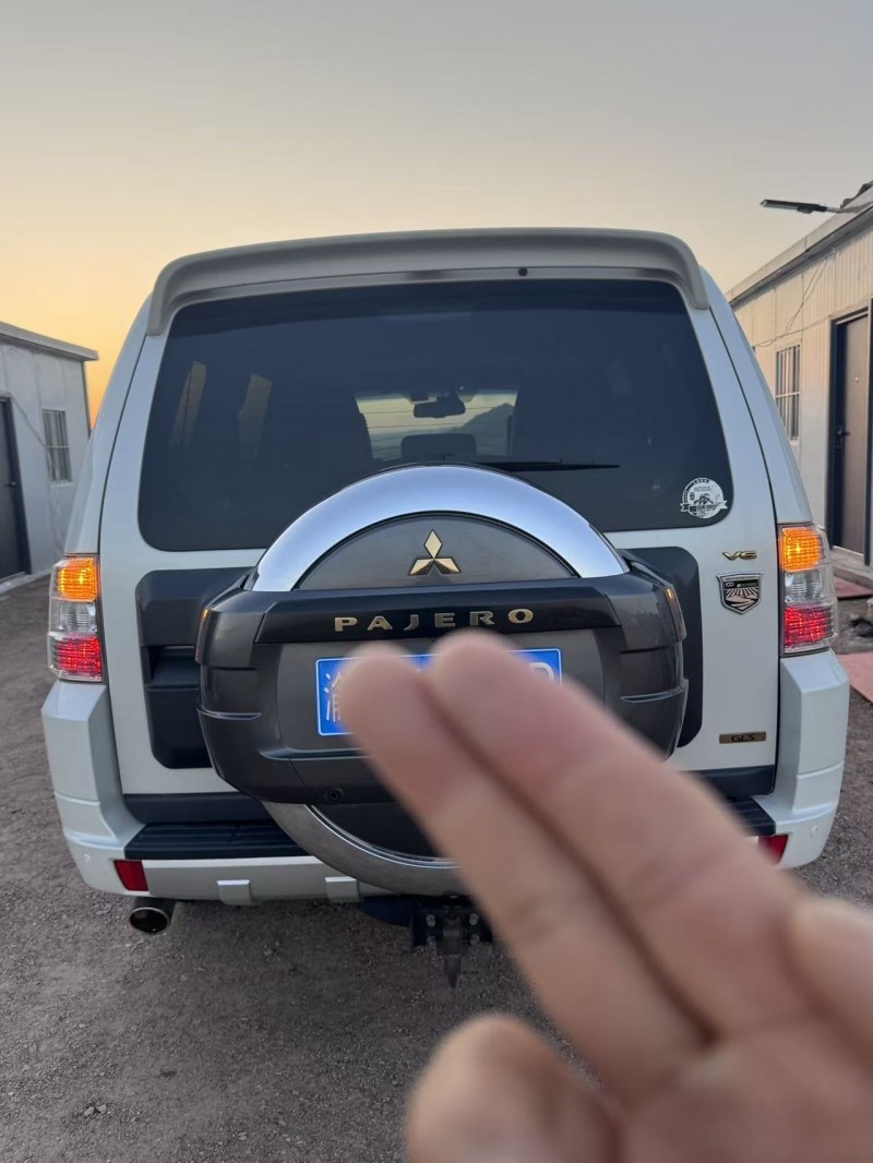 临夏19年三菱帕杰罗2