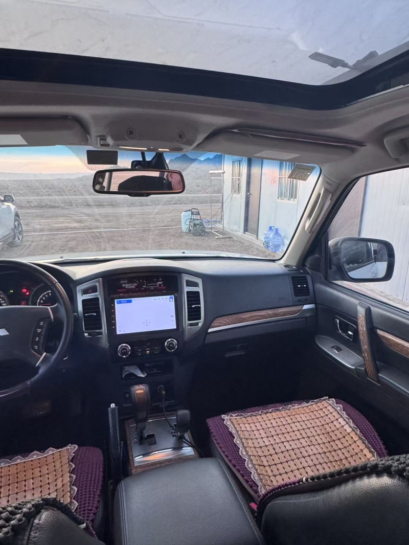 临夏19年三菱帕杰罗3