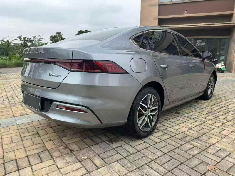 海口23年比亚迪秦8