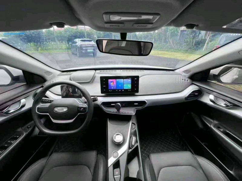 海口25年吉利几何4