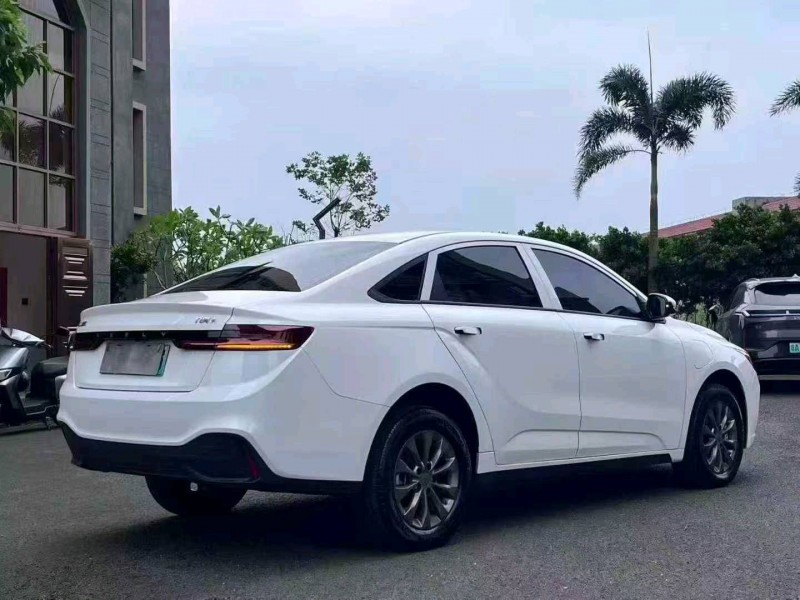 海口25年吉利几何7