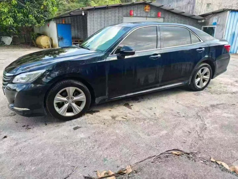 柳州15年丰田皇冠2