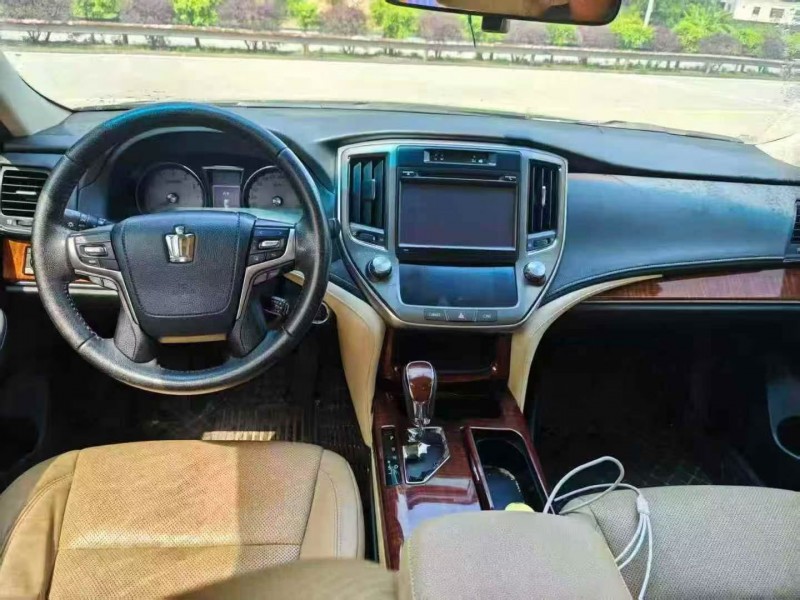 柳州15年丰田皇冠4