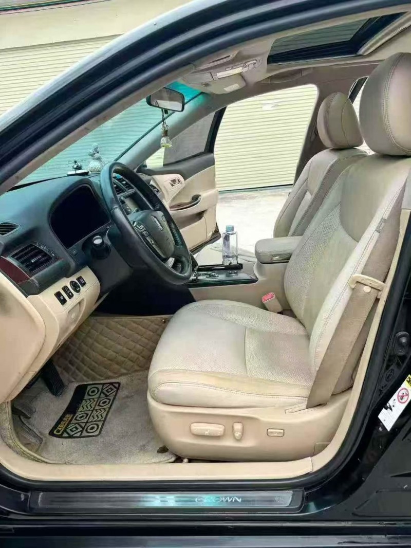 贵港11年丰田皇冠6