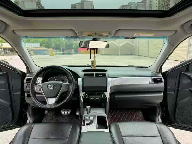 崇左14年丰田凯美瑞4