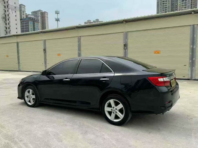 崇左14年丰田凯美瑞8