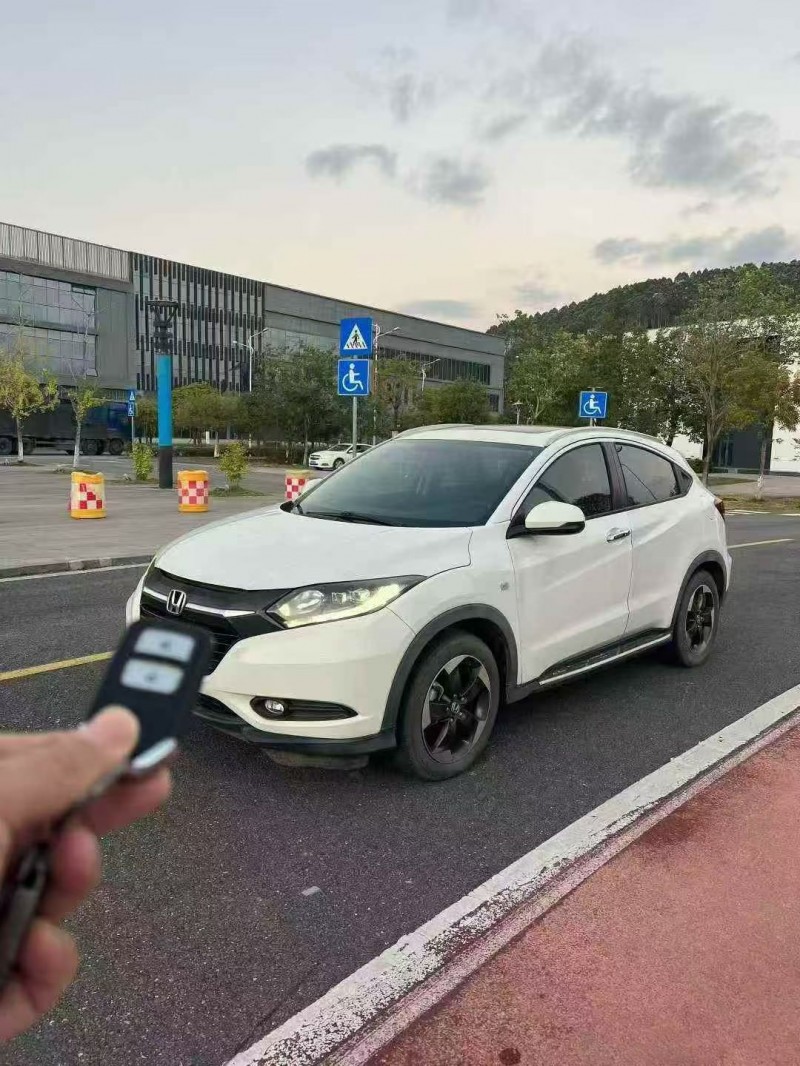 河池17年本田缤智2