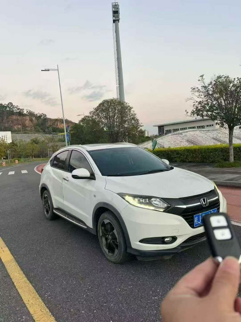 河池17年本田缤智3