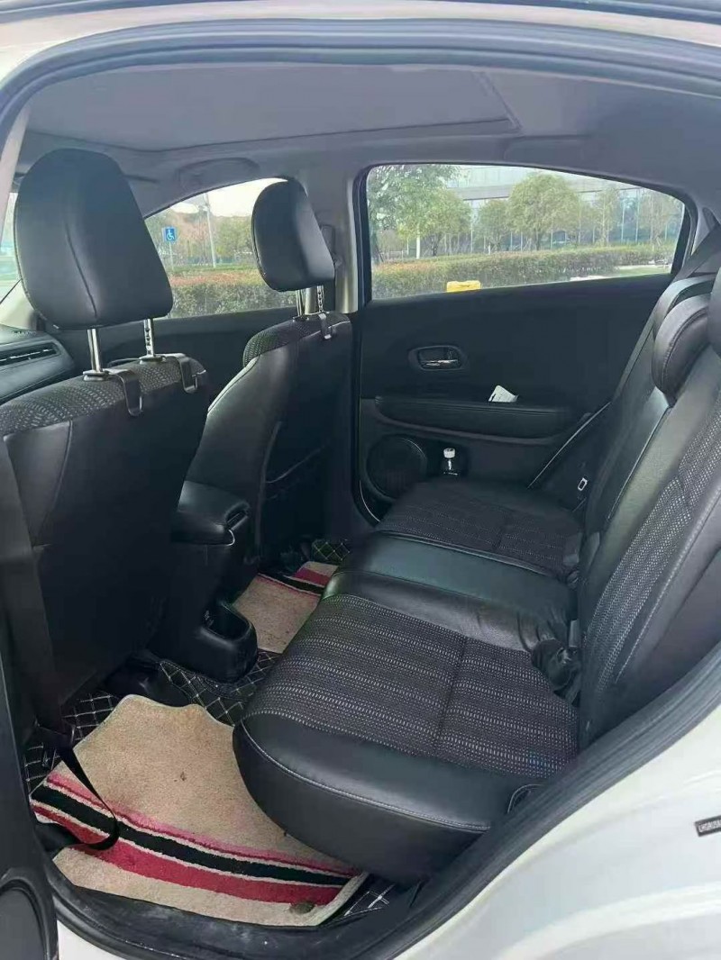 河池17年本田缤智5