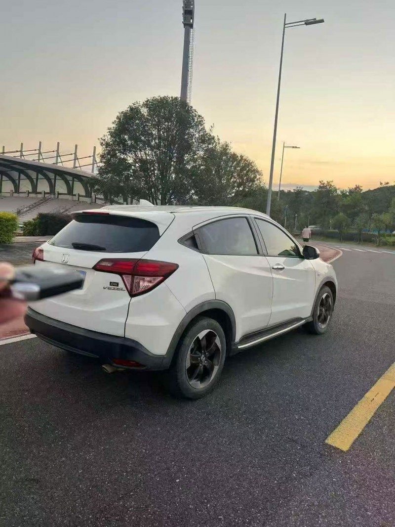 河池17年本田缤智8