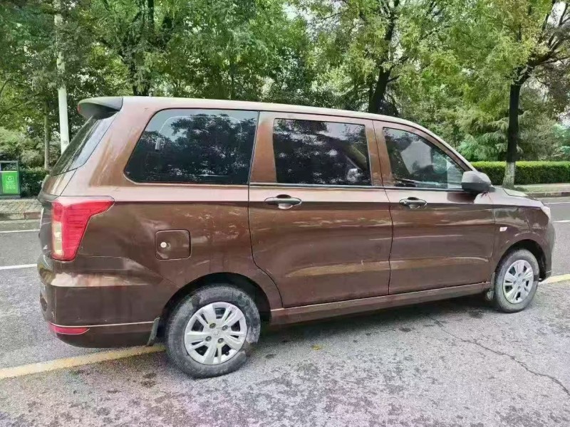 延安20年五菱汽车宏光7