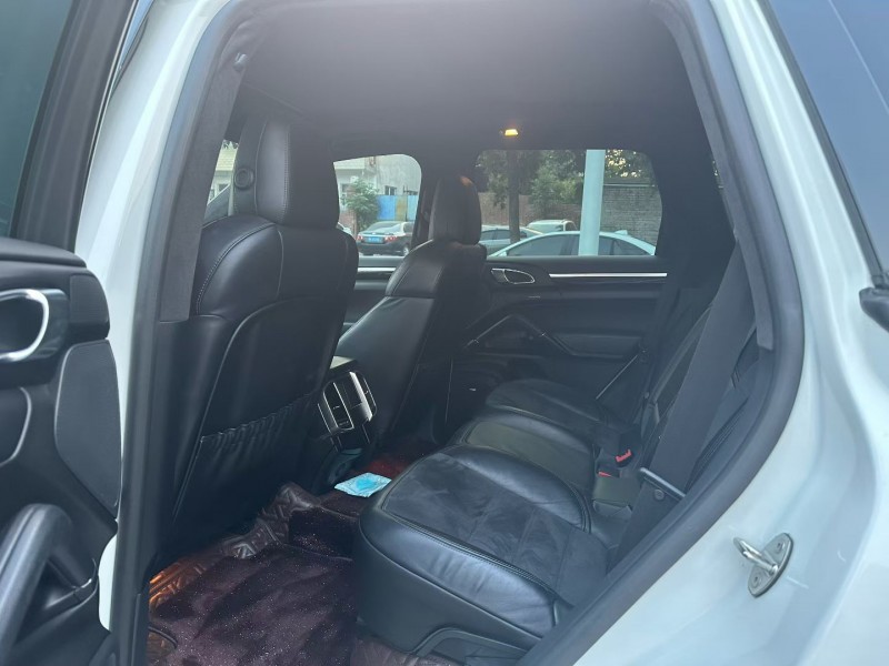 郑州18年保时捷卡宴8