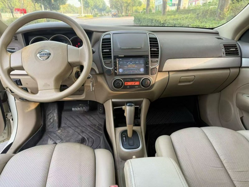 娄底14年日产轩逸7