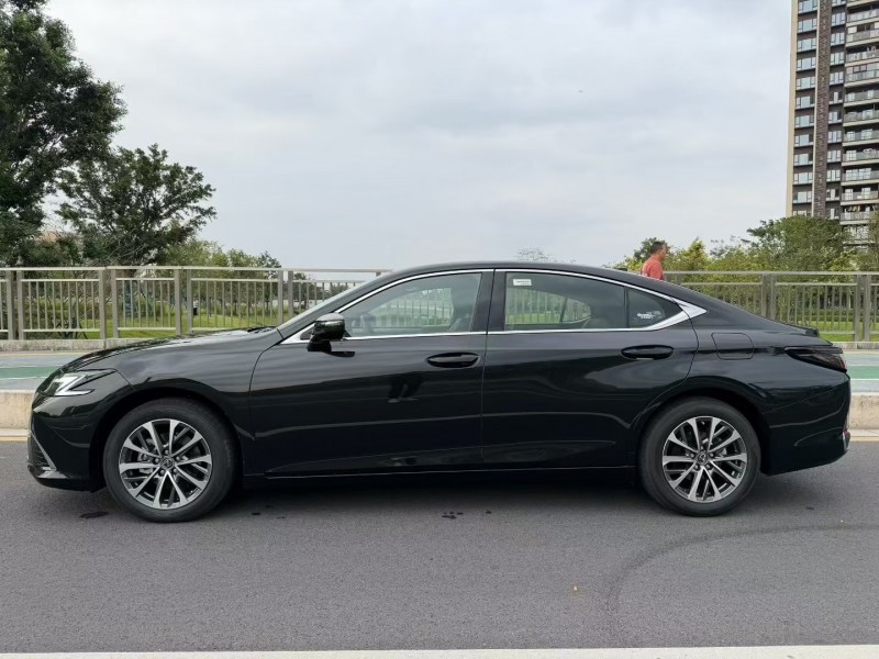 广州25年雷克萨斯ES3