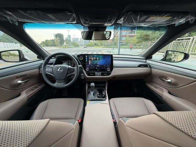 广州25年雷克萨斯ES7