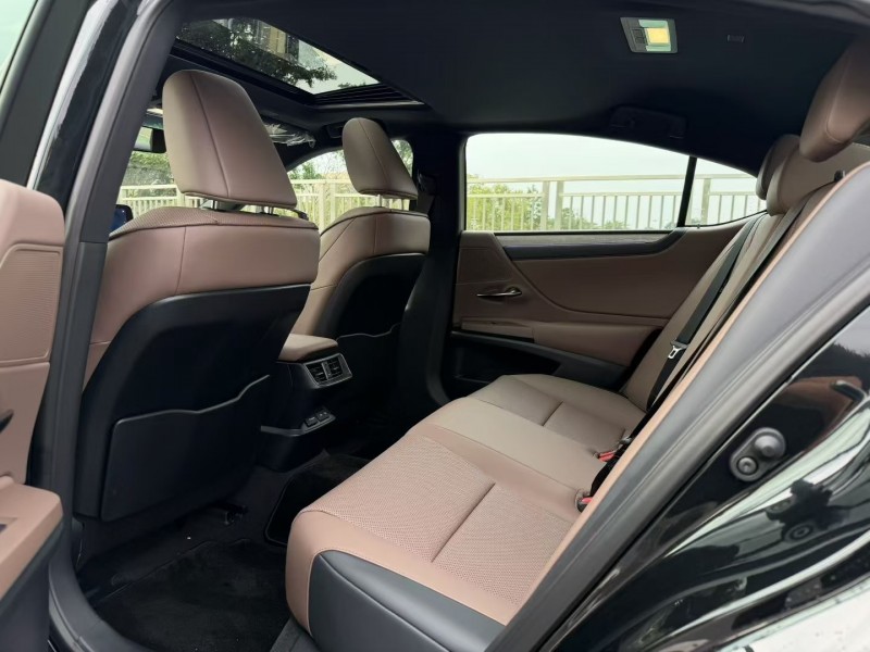 广州25年雷克萨斯ES8